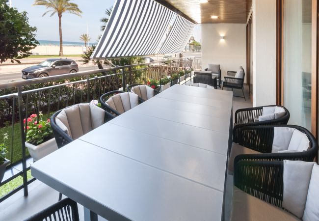 Apartamento en Playa de Gandía - Loft de lujo frontal al mar con 3 habitaciones suites con 190m2, garaje, WIFI alta velocidad: Fibra 300mbs-ALQUILER SOLO FAMILIAS Apartamento en Playa de Gandía - Loft de lujo frontal al mar con 3 habitaciones suites con 190m2, garaje, WIFI alta velocidad: Fibra 300mbs-ALQUILER SOLO FAMILIAS