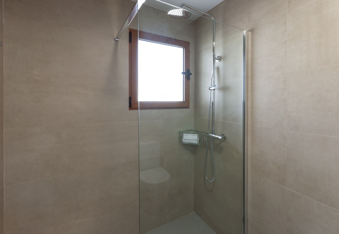 Apartamento en Playa de Gandía - Loft de lujo frontal al mar con 3 habitaciones suites con 190m2, garaje, WIFI alta velocidad: Fibra 300mbs-ALQUILER SOLO FAMILIAS Apartamento en Playa de Gandía - Loft de lujo frontal al mar con 3 habitaciones suites con 190m2, garaje, WIFI alta velocidad: Fibra 300mbs-ALQUILER SOLO FAMILIAS