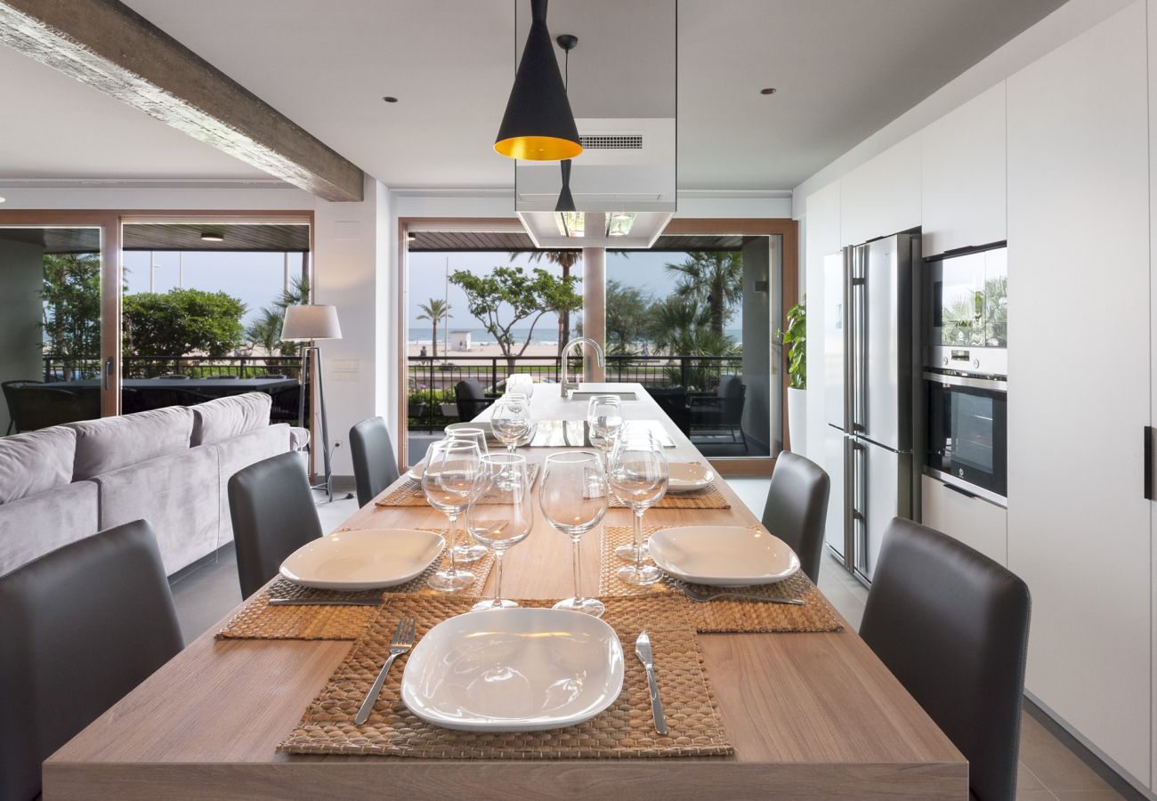 Apartamento en Playa de Gandía - Loft de lujo frontal al mar con 3 habitaciones suites con 190m2, garaje, WIFI alta velocidad: Fibra 300mbs-ALQUILER SOLO FAMILIAS Apartamento en Playa de Gandía - Loft de lujo frontal al mar con 3 habitaciones suites con 190m2, garaje, WIFI alta velocidad: Fibra 300mbs-ALQUILER SOLO FAMILIAS
