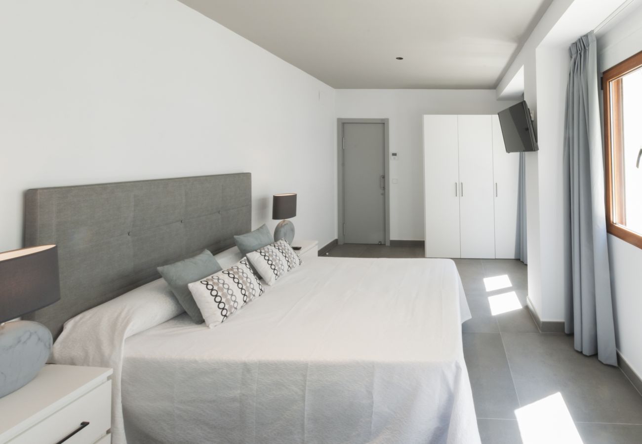 Apartamento en Playa de Gandía - Loft de lujo frontal al mar con 3 habitaciones suites con 190m2, garaje, WIFI alta velocidad: Fibra 300mbs-ALQUILER SOLO FAMILIAS Apartamento en Playa de Gandía - Loft de lujo frontal al mar con 3 habitaciones suites con 190m2, garaje, WIFI alta velocidad: Fibra 300mbs-ALQUILER SOLO FAMILIAS