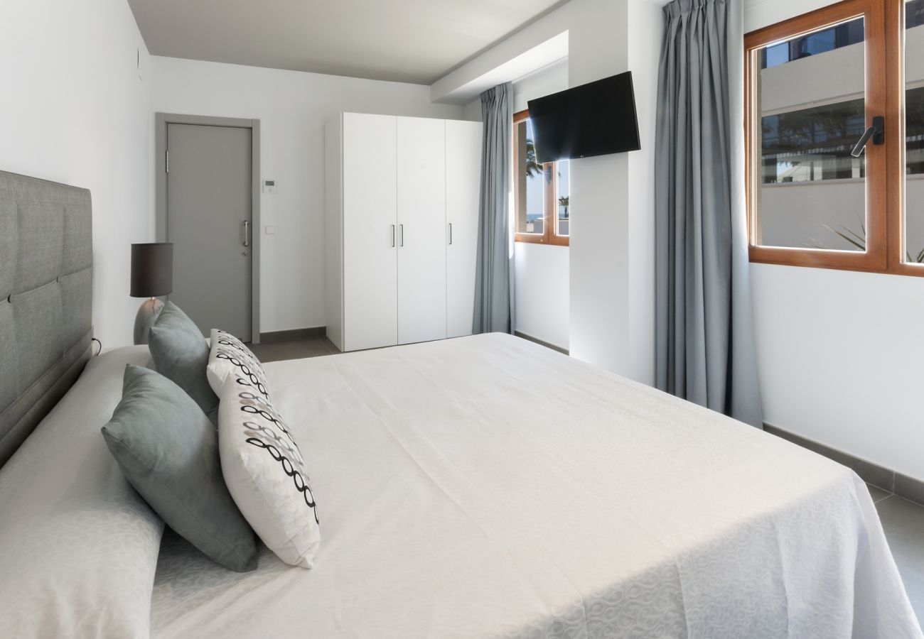Apartamento en Playa de Gandía - Loft de lujo frontal al mar con 3 habitaciones suites con 190m2, garaje, WIFI alta velocidad: Fibra 300mbs-ALQUILER SOLO FAMILIAS Apartamento en Playa de Gandía - Loft de lujo frontal al mar con 3 habitaciones suites con 190m2, garaje, WIFI alta velocidad: Fibra 300mbs-ALQUILER SOLO FAMILIAS