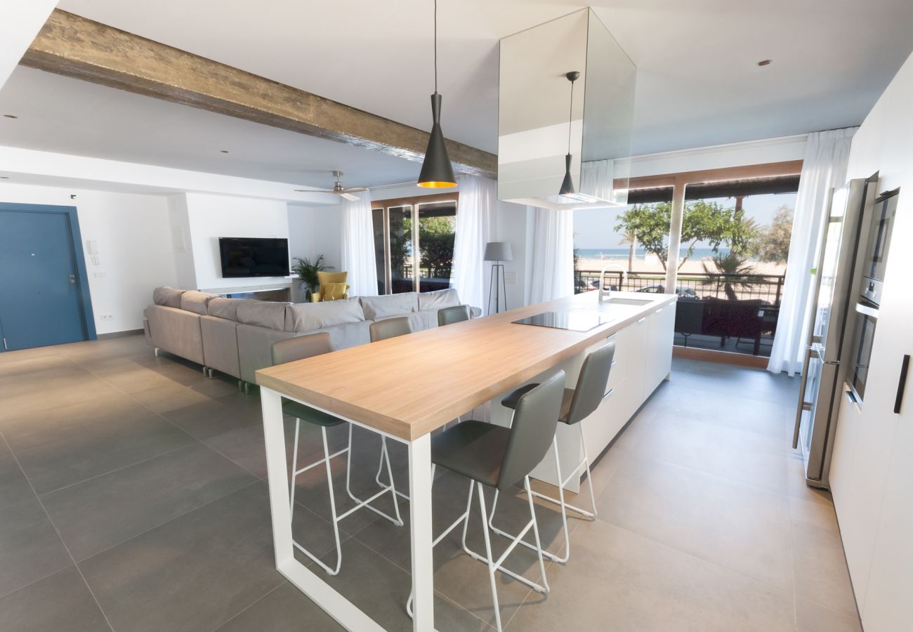Apartamento en Playa de Gandía - Loft de lujo frontal al mar con 3 habitaciones suites con 190m2, garaje, WIFI alta velocidad: Fibra 300mbs-ALQUILER SOLO FAMILIAS Apartamento en Playa de Gandía - Loft de lujo frontal al mar con 3 habitaciones suites con 190m2, garaje, WIFI alta velocidad: Fibra 300mbs-ALQUILER SOLO FAMILIAS