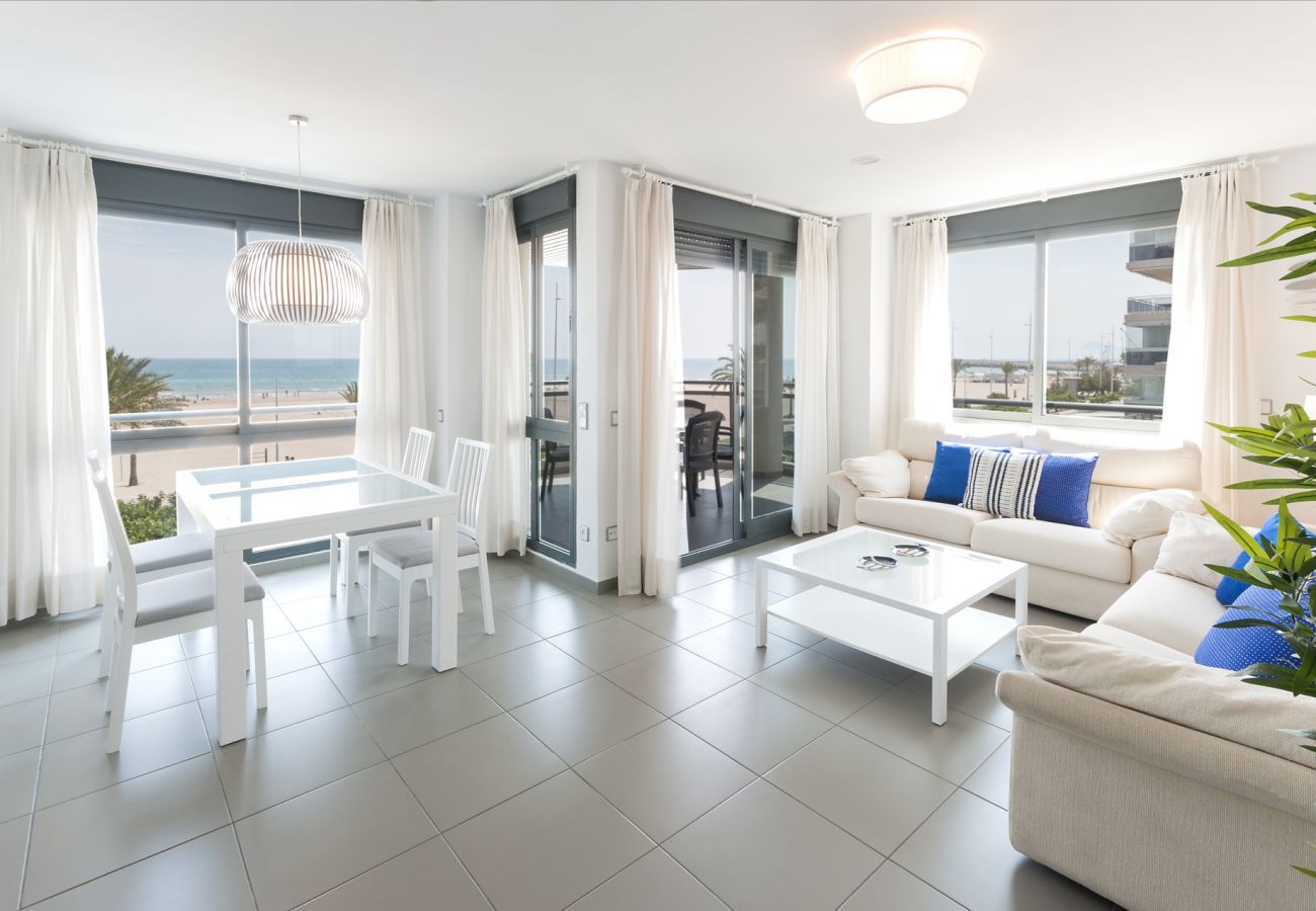 Apartamento en Playa de Gandía - Frente al mar con impresionantes vistas de la puesta de sol! Recien decorado !!-ALQUILER SOLO FAMILIAS