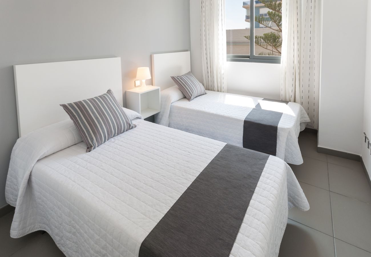 Apartamento en Playa de Gandía - Frente al mar con impresionantes vistas de la puesta de sol! Recien decorado !!-ALQUILER SOLO FAMILIAS