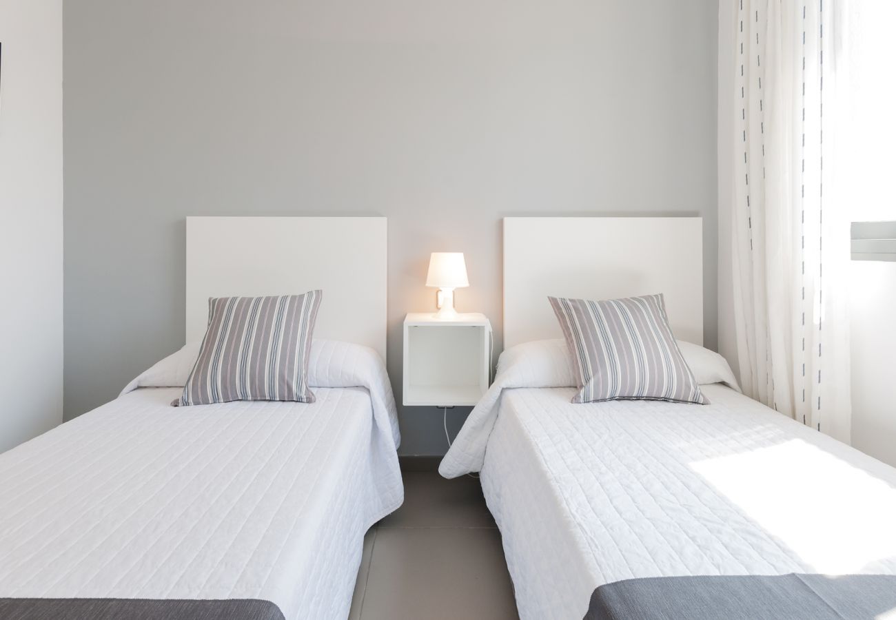 Apartamento en Playa de Gandía - Frente al mar con impresionantes vistas de la puesta de sol! Recien decorado !!-ALQUILER SOLO FAMILIAS