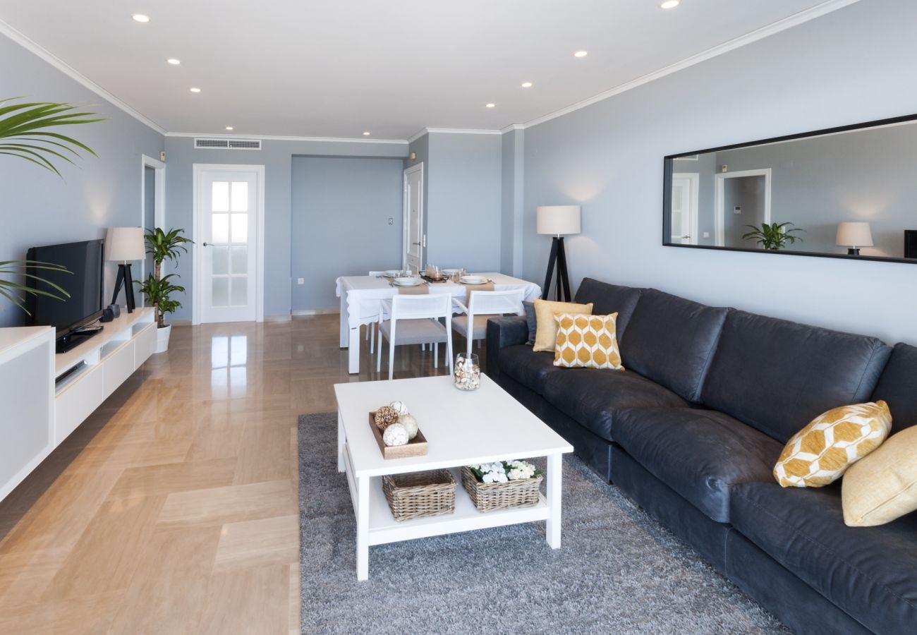 Apartamento en Playa de Gandía - Apartamento frente al mar con vistas. Elegante decoración. Wifi FIBRA 150MBS, Multi conexiones-ALQUILER SOLO FAMILIAS