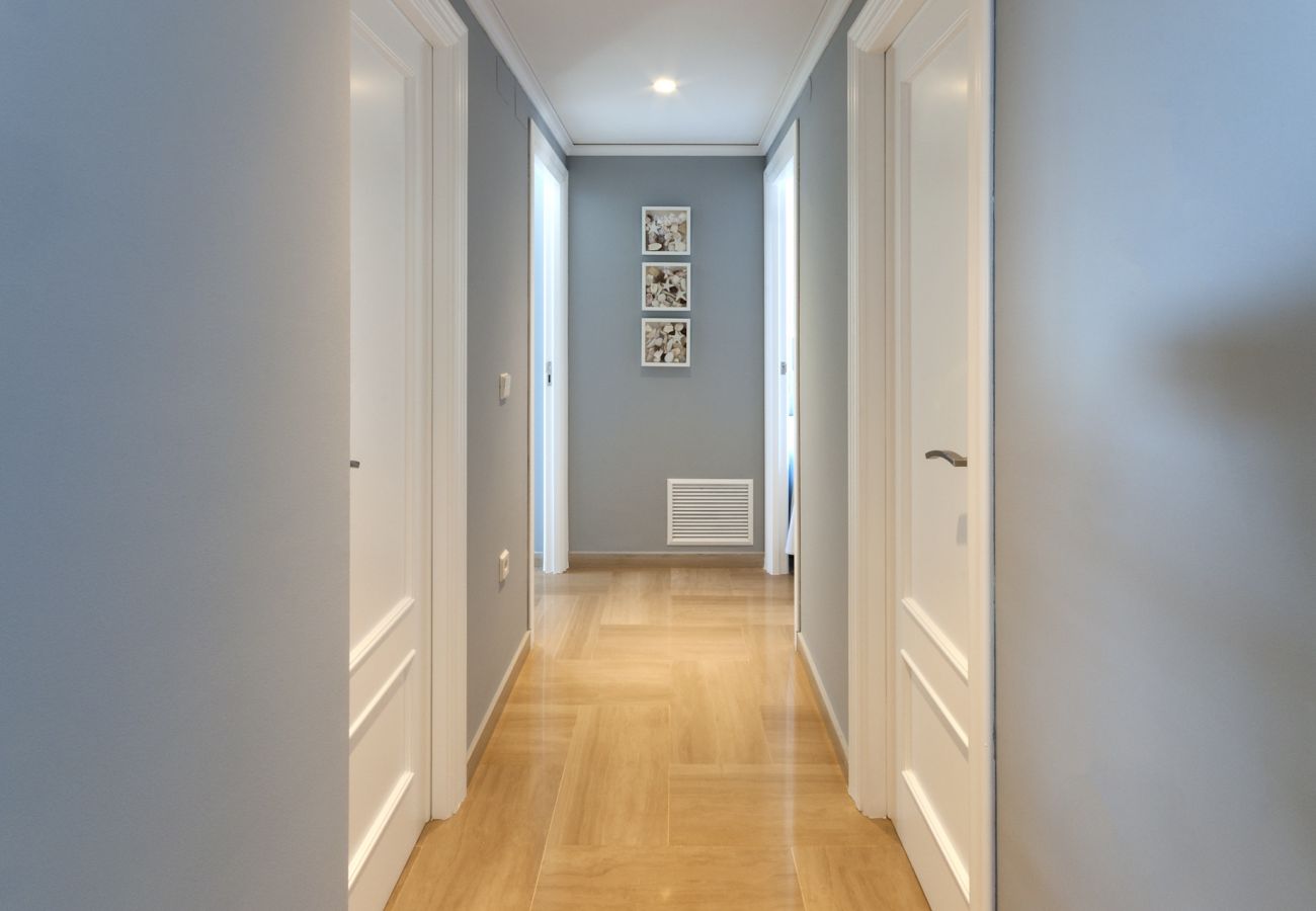 Apartamento en Playa de Gandía - Apartamento frente al mar con vistas. Elegante decoración. Wifi FIBRA 150MBS, Multi conexiones-ALQUILER SOLO FAMILIAS