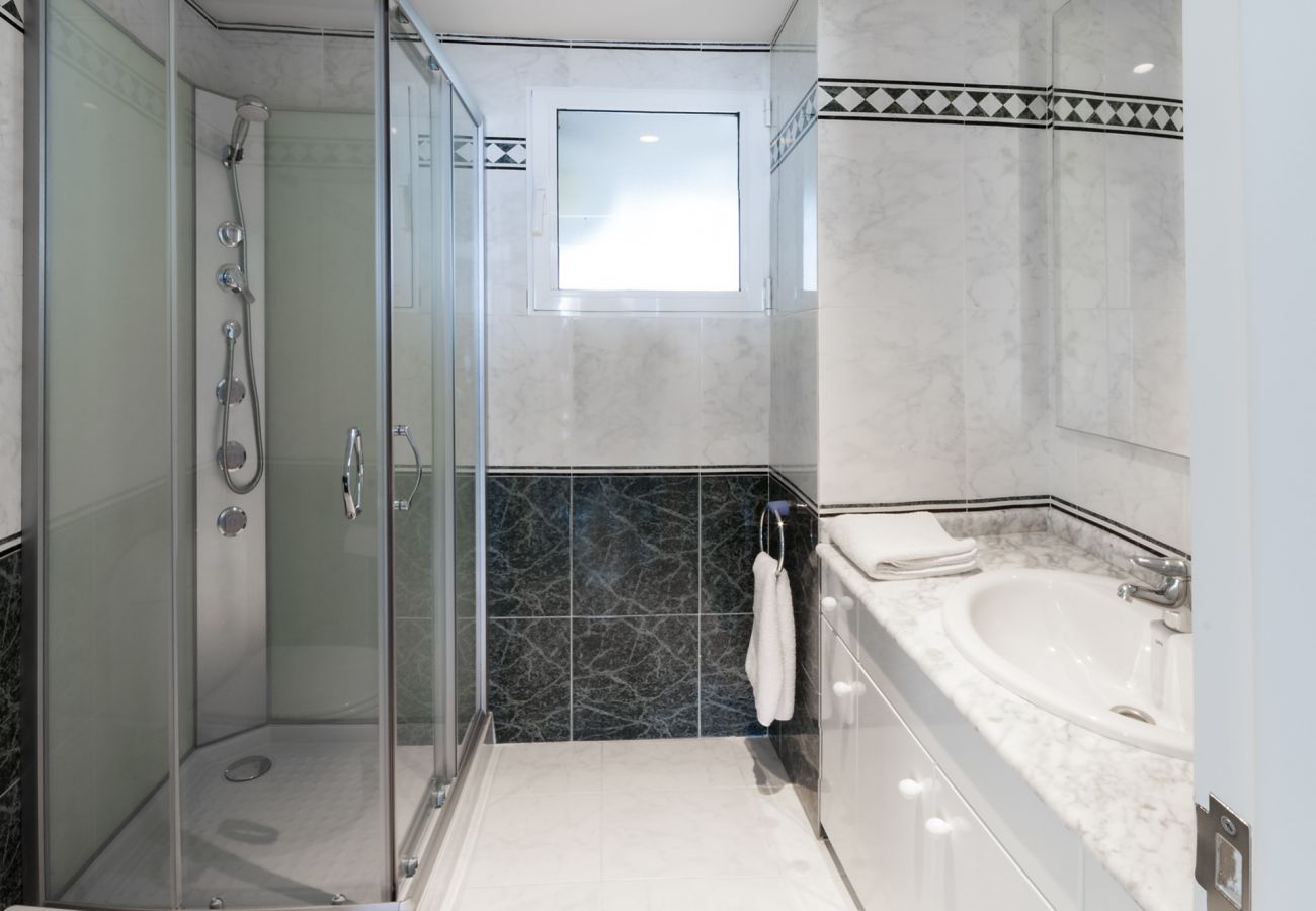 Apartamento en Playa de Gandía - Apartamento frente al mar con vistas. Elegante decoración. Wifi FIBRA 150MBS, Multi conexiones-ALQUILER SOLO FAMILIAS