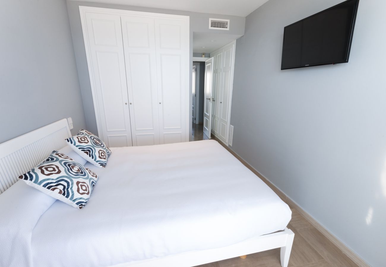 Apartamento en Playa de Gandía - Apartamento frente al mar con vistas. Elegante decoración. Wifi FIBRA 150MBS, Multi conexiones-ALQUILER SOLO FAMILIAS