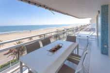Apartamento en Playa de Gandía - Apartamento frente al mar con vistas. Elegante decoración. Wifi FIBRA 150MBS, Multi conexiones-ALQUILER SOLO FAMILIAS