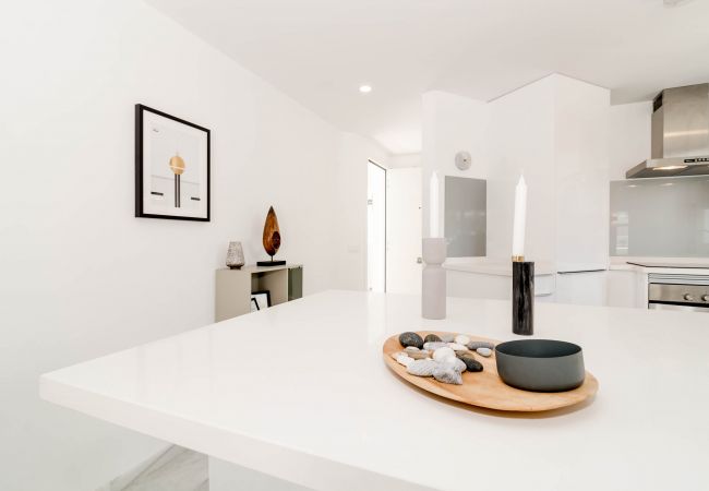 Encantador dúplex de planta abierta cerca de Puerto Banús Cocina de apartamento dúplex de planta abierta cerca de Puerto Banús.