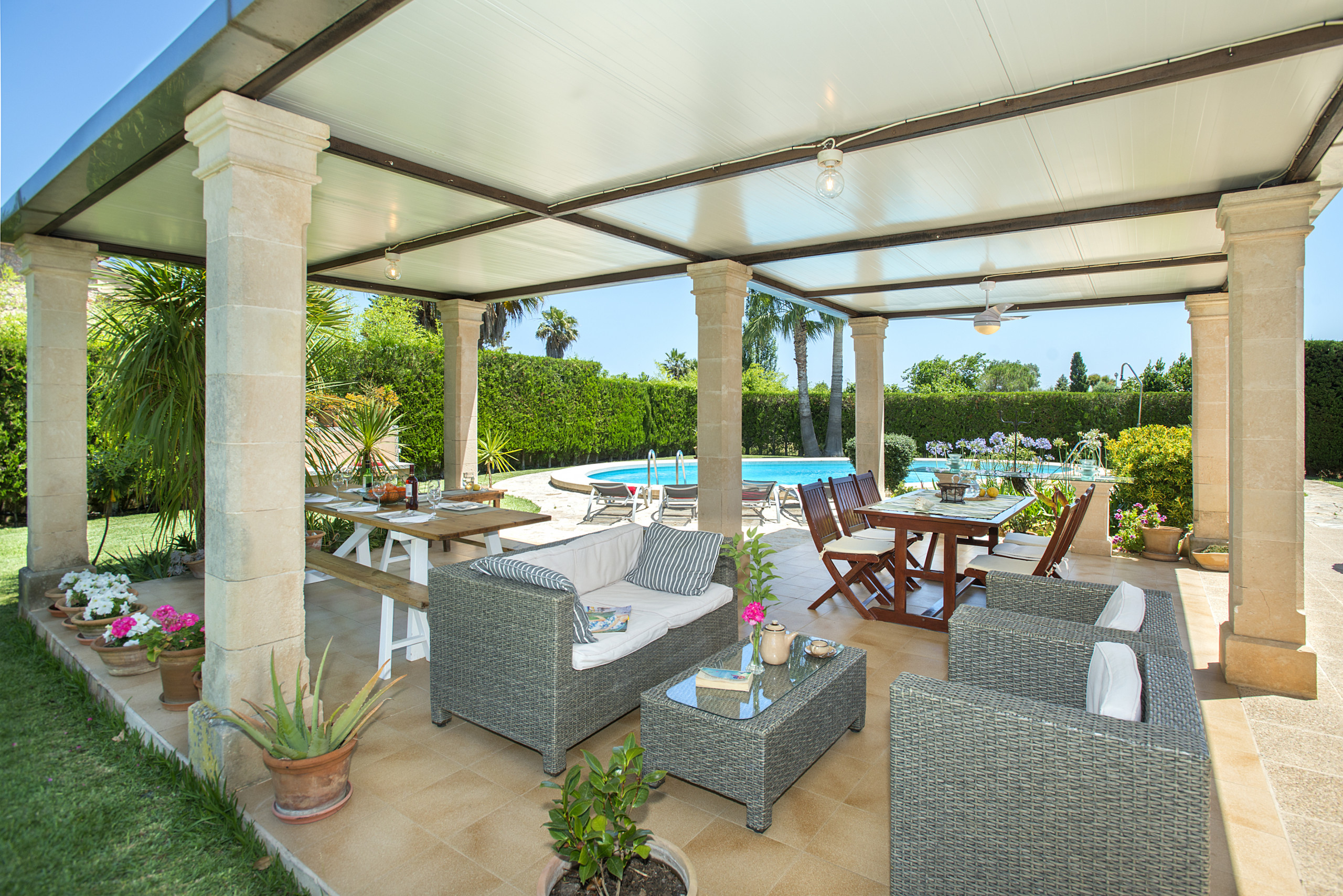 Deluxe Villa Coloma con Piscina Gigante y Vacaciones Exclusivas