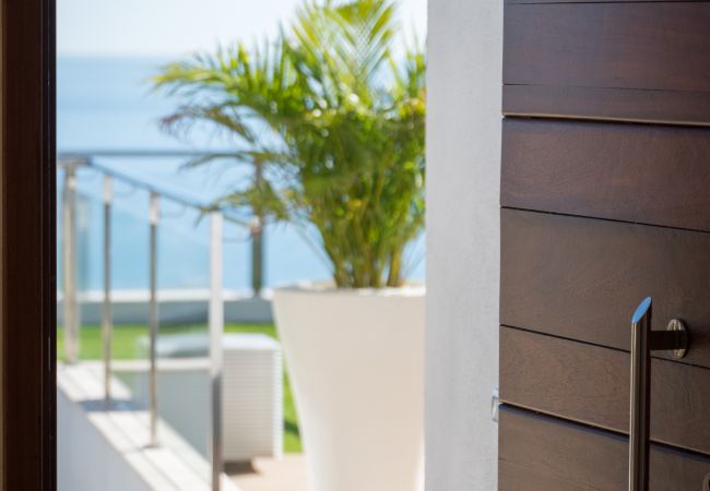 Villa en Santa Cruz de Tenerife - Villa con vistas al mar, piscina,  Gym, Cine  - HomeForGuest Villa en Santa Cruz de Tenerife - Villa con vistas al mar, piscina,  Gym, Cine  - HomeForGuest