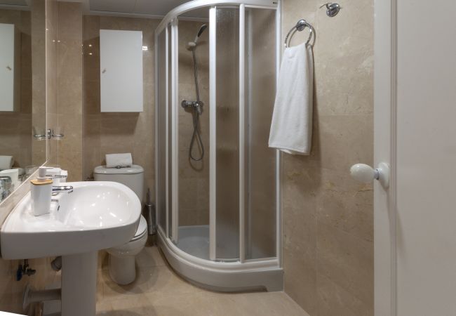 Apartamento en Playa de Gandía - Decorado en estilo moderno, con wifi, en frente del mar-ALQUILER SOLO FAMILIAS Apartamento en Playa de Gandía - Decorado en estilo moderno, con wifi, en frente del mar-ALQUILER SOLO FAMILIAS