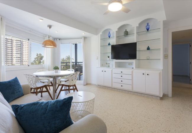 Apartamento en Playa de Gandía - Decorado en estilo moderno, con wifi, en frente del mar-ALQUILER SOLO FAMILIAS