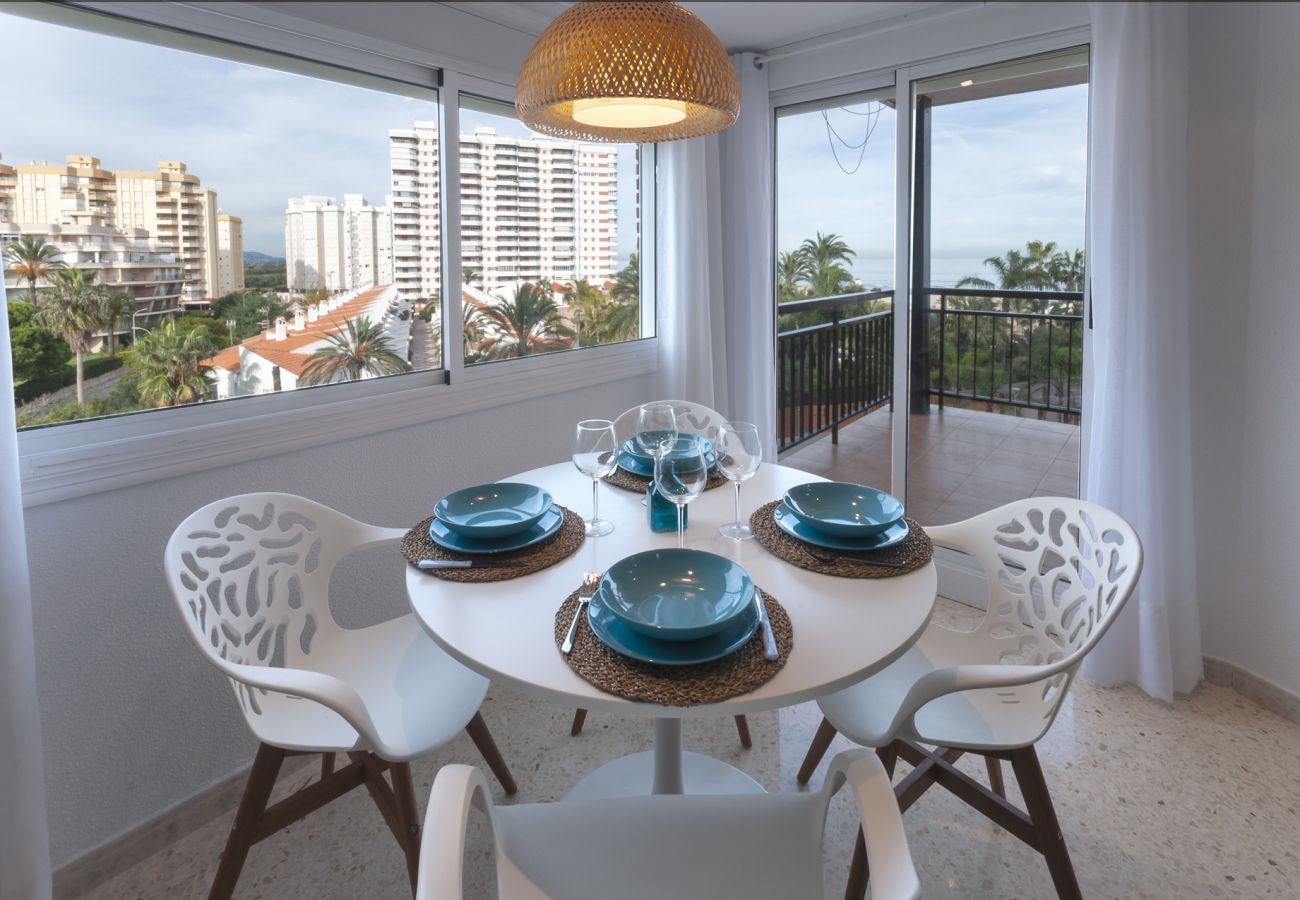 Apartamento en Playa de Gandía - Decorado en estilo moderno, con wifi, en frente del mar-ALQUILER SOLO FAMILIAS