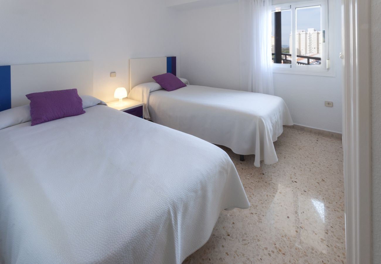 Apartamento en Playa de Gandía - Decorado en estilo moderno, con wifi, en frente del mar-ALQUILER SOLO FAMILIAS