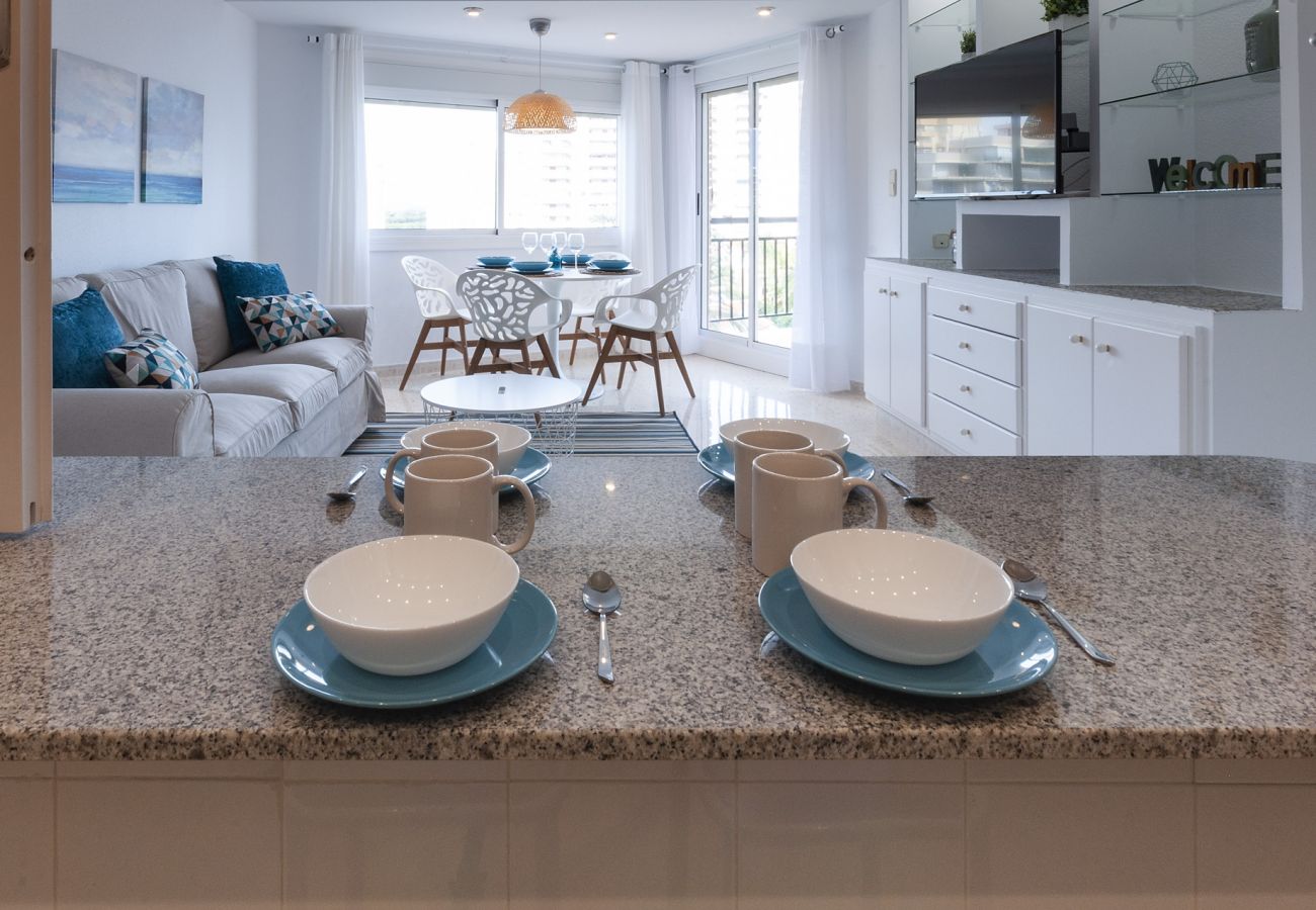 Apartamento en Playa de Gandía - Decorado en estilo moderno, con wifi, en frente del mar-ALQUILER SOLO FAMILIAS