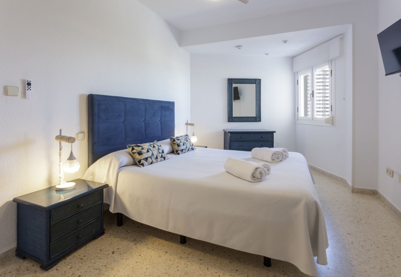 Apartamento en Playa de Gandía - Decorado en estilo moderno, con wifi, en frente del mar-ALQUILER SOLO FAMILIAS
