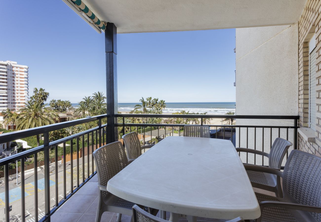 Apartamento en Playa de Gandía - Decorado en estilo moderno, con wifi, en frente del mar-ALQUILER SOLO FAMILIAS