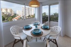 Apartamento en Playa de Gandía - Decorado en estilo moderno, con wifi, en frente del mar-ALQUILER SOLO FAMILIAS