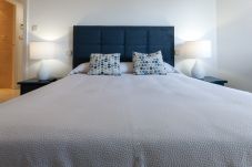 Apartamento en Playa de Gandía - Decorado en estilo moderno, con wifi, en frente del mar-ALQUILER SOLO FAMILIAS