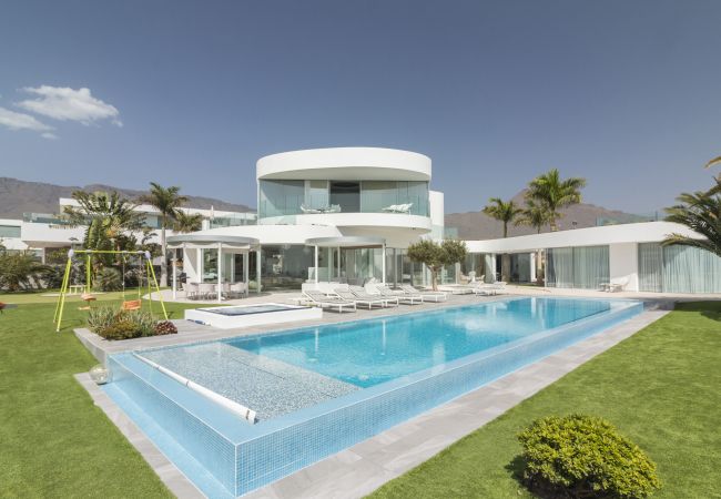 Villa en Adeje - IMPRESIONANTE OASIS DE LUJO,  VILLA EN COSTA ADEJE GOLF - HomeForGuest