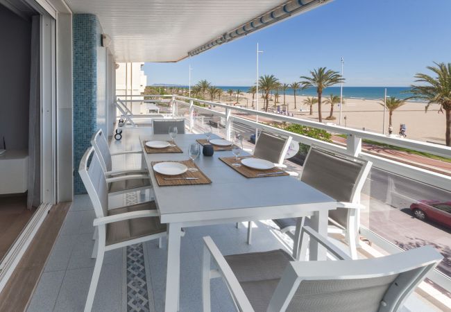 Apartamento en Playa de Gandía - Estilo moderno, frontal al mar, con wifi alta velocidad FIBRA 150MBS, y A/C-ALQUILER SOLO FAMILIAS