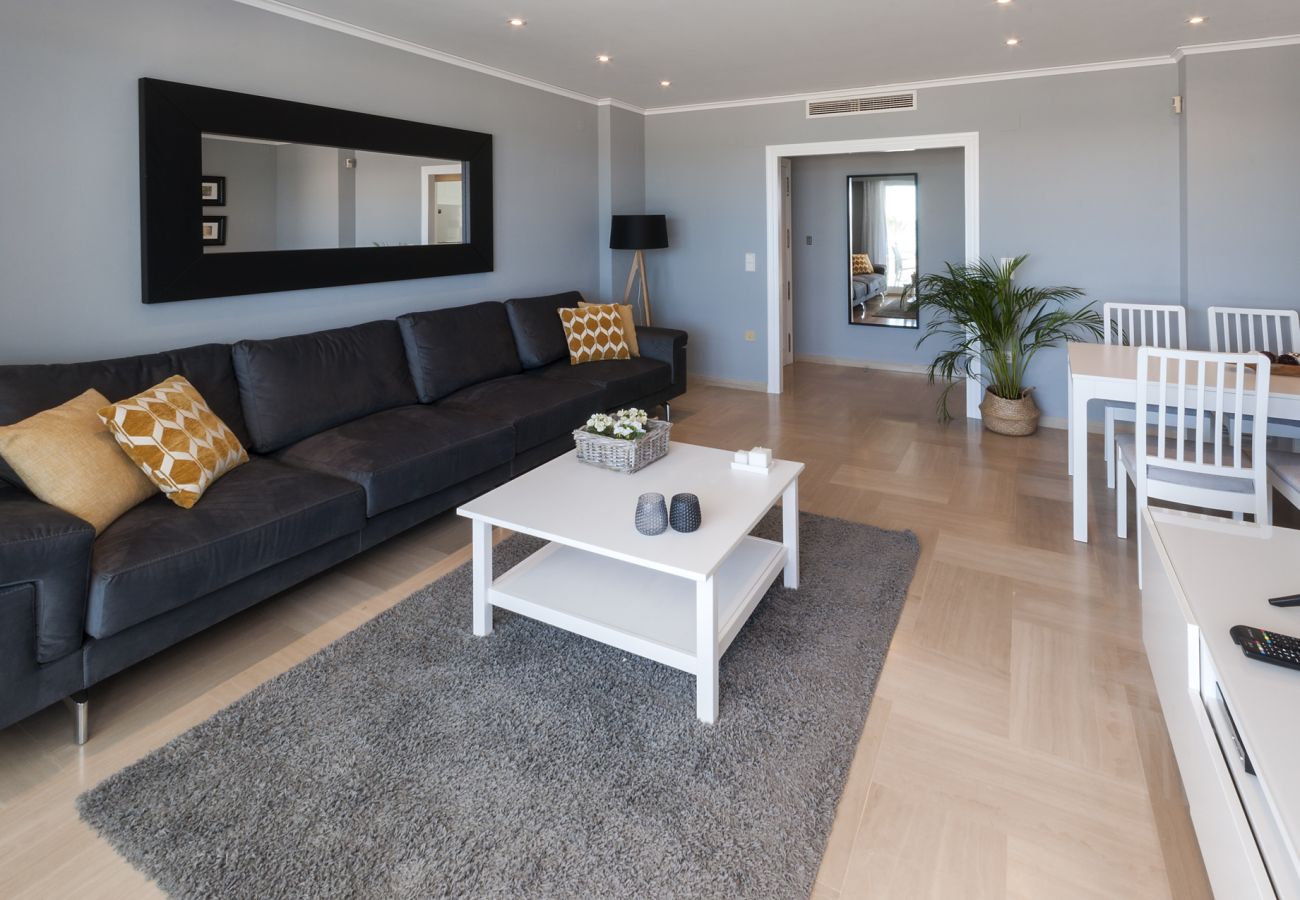Apartamento en Playa de Gandía - Estilo moderno, frontal al mar, con wifi alta velocidad FIBRA 150MBS, y A/C-ALQUILER SOLO FAMILIAS