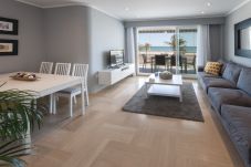 Apartamento en Playa de Gandía - Estilo moderno, frontal al mar, con wifi alta velocidad FIBRA 150MBS, y A/C-ALQUILER SOLO FAMILIAS