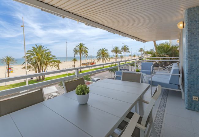 Apartamento en Playa de Gandía - Impresionante Apartamento reformado frontal al mar, WIFI FIBRA 150MBS, y A/C AG TURQUESA 2A Premium-ALQUILER SOLO FAMILIAS