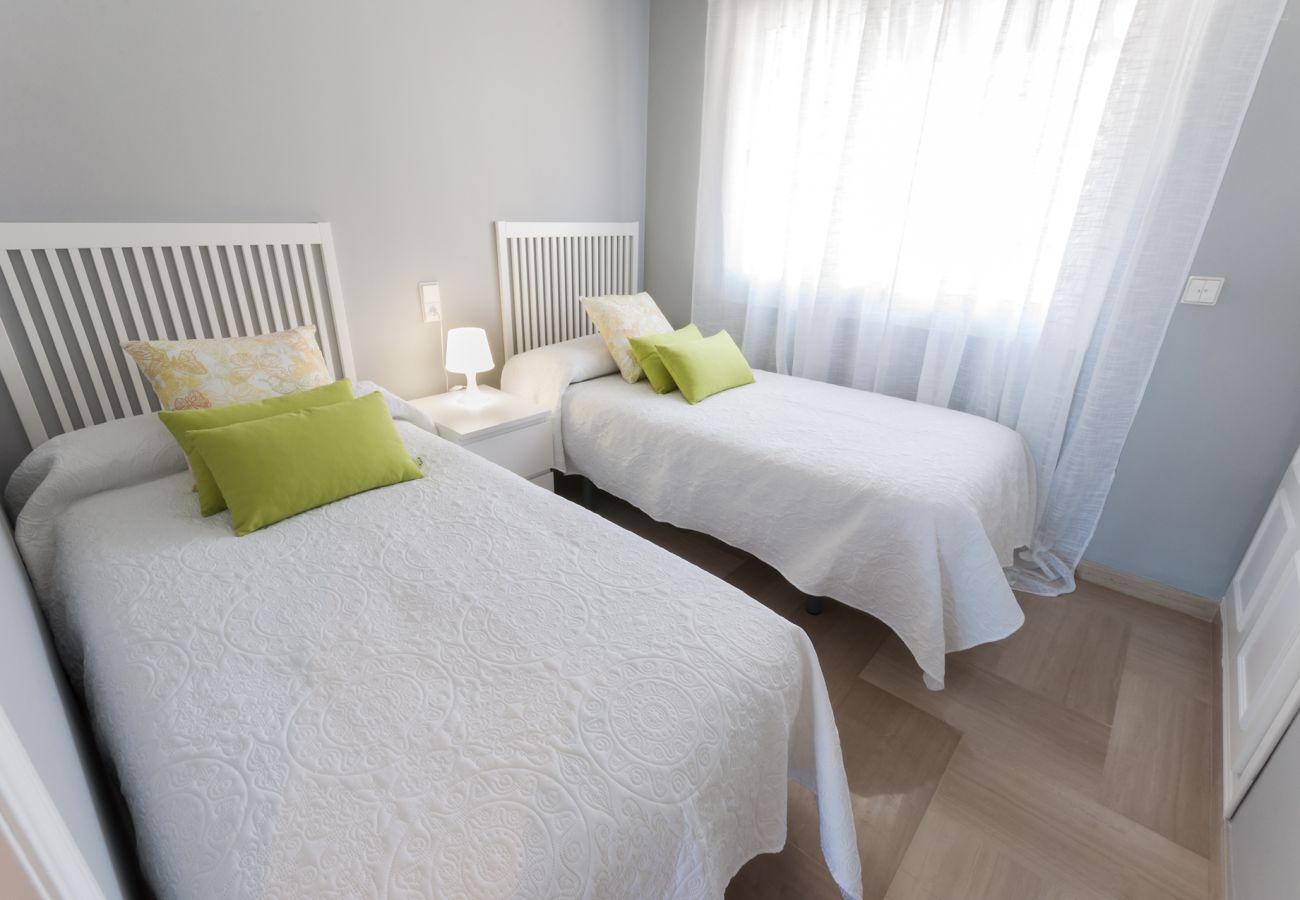 Apartamento en Playa de Gandía - Impresionante Apartamento reformado frontal al mar, WIFI FIBRA 150MBS, y A/C AG TURQUESA 2A Premium-ALQUILER SOLO FAMILIAS