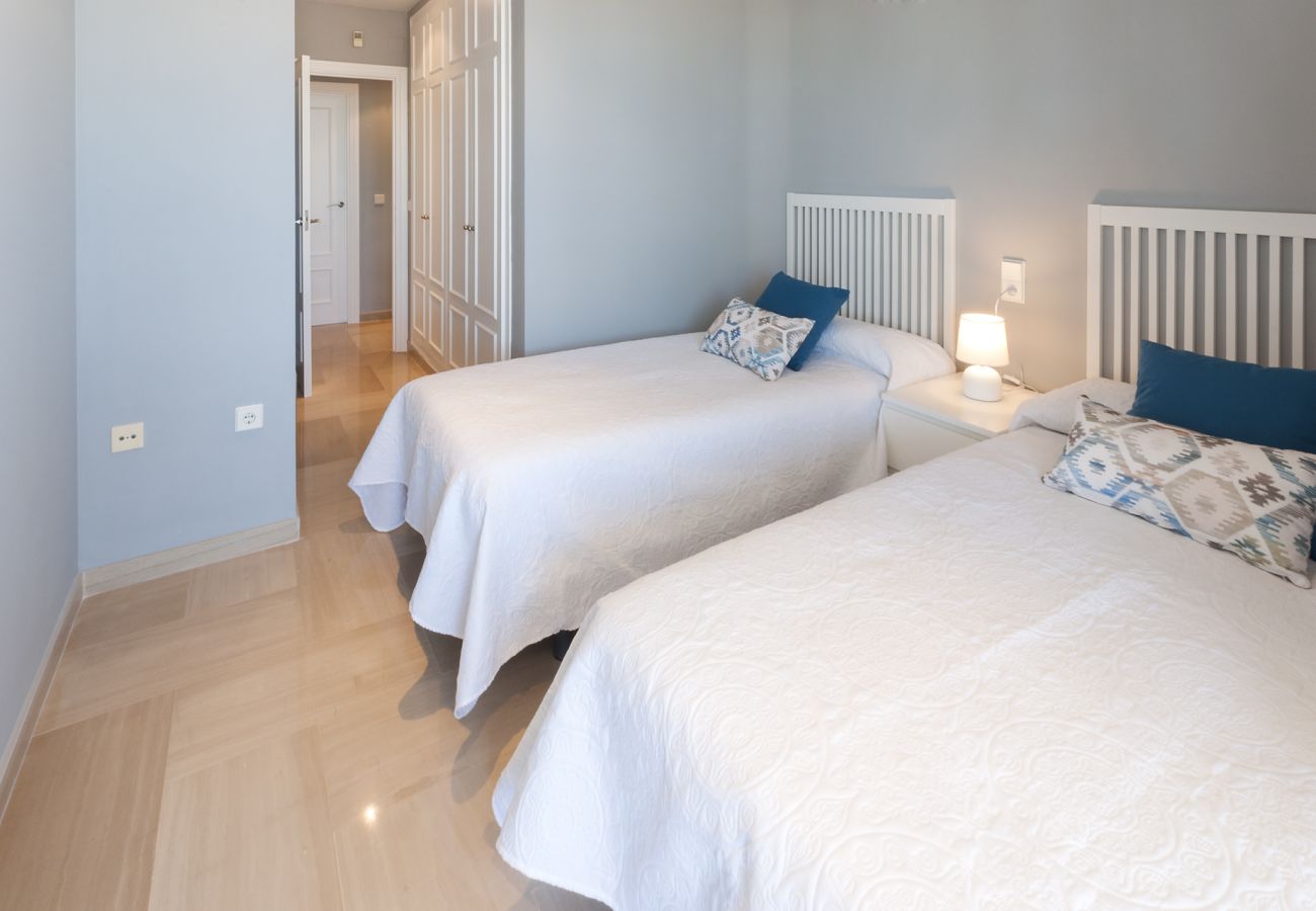 Apartamento en Playa de Gandía - Impresionante Apartamento reformado frontal al mar, WIFI FIBRA 150MBS, y A/C AG TURQUESA 2A Premium-ALQUILER SOLO FAMILIAS