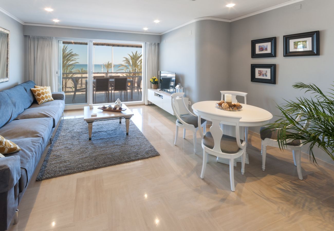 Apartamento en Playa de Gandía - Impresionante Apartamento reformado frontal al mar, WIFI FIBRA 150MBS, y A/C AG TURQUESA 2A Premium-ALQUILER SOLO FAMILIAS