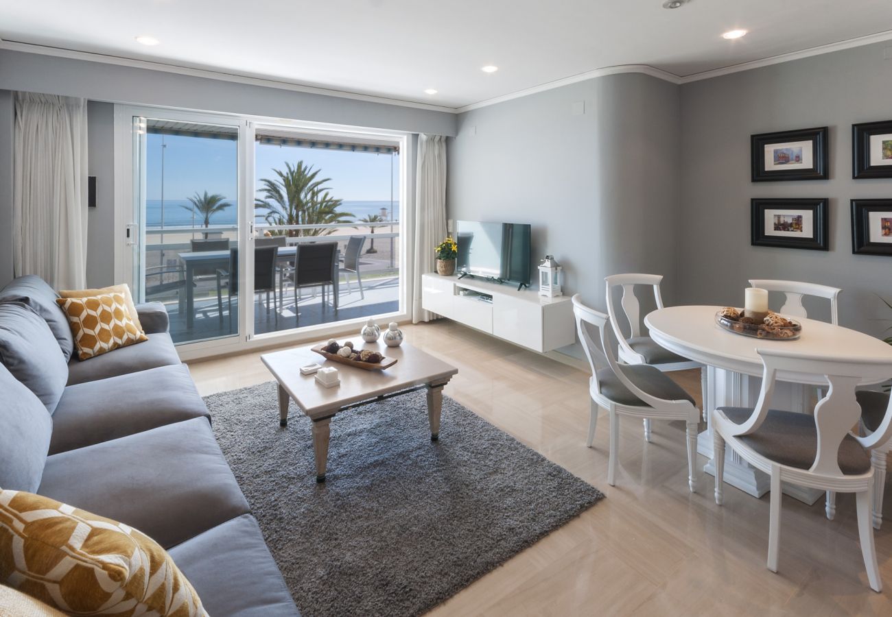 Apartamento en Playa de Gandía - Impresionante Apartamento reformado frontal al mar, WIFI FIBRA 150MBS, y A/C AG TURQUESA 2A Premium-ALQUILER SOLO FAMILIAS