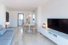 Apartamento en Playa de Gandía - Acogedor con estilo mediterráneo, a pocos metros de la playa. A/A y wifi gratis. Terraza con vistas al mar-ALQUILER SOLO FAMILIAS