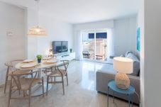 Apartamento en Playa de Gandía - Acogedor con estilo mediterráneo, a pocos metros de la playa. A/A y wifi gratis. Terraza con vistas al mar-ALQUILER SOLO FAMILIAS