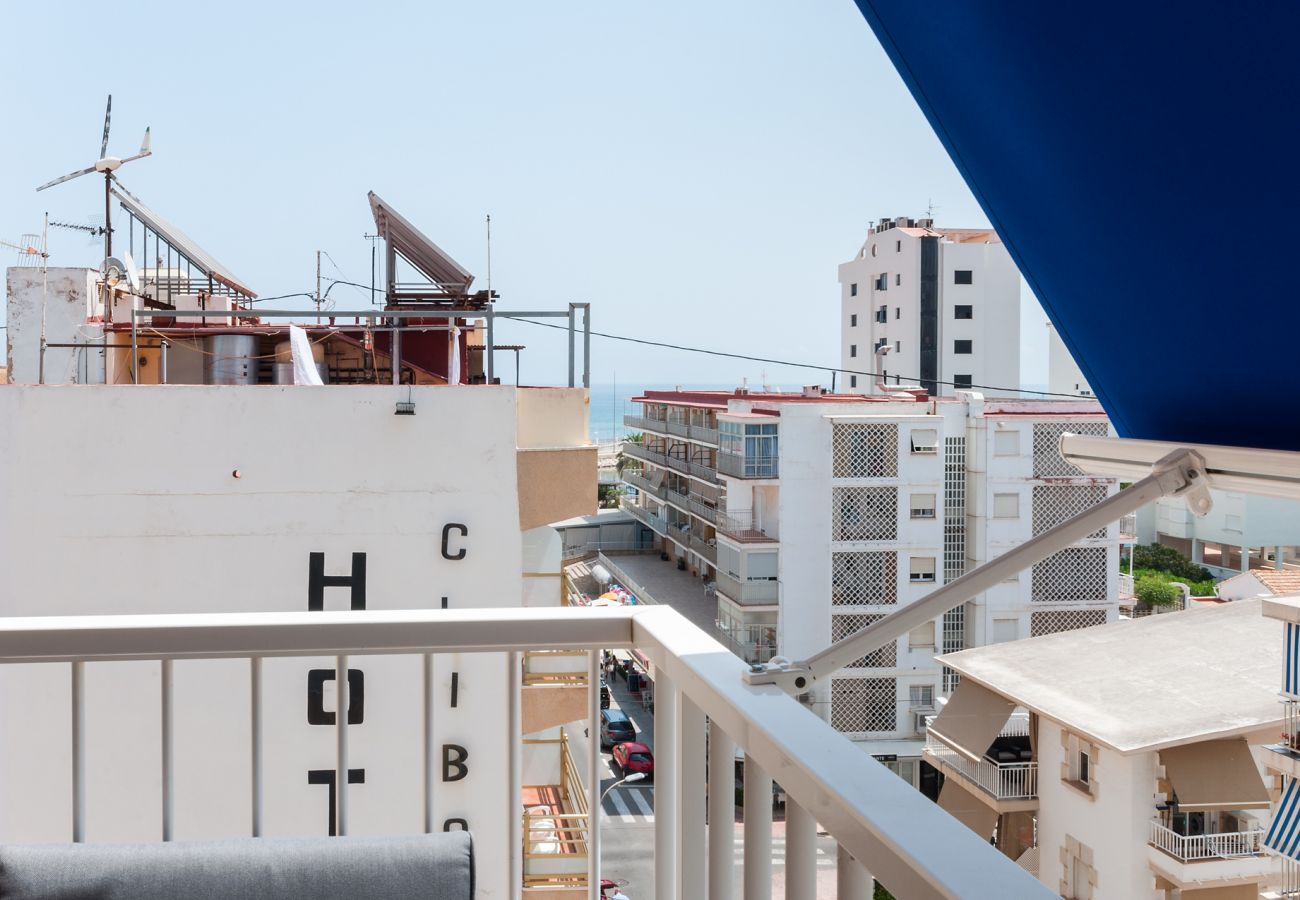 Apartamento en Playa de Gandía - Apartamento con encanto, a pocos metros de la playa. A/A y wifi gratis. Terraza con vistas al mar-ALQUILER SOLO FAMILIAS