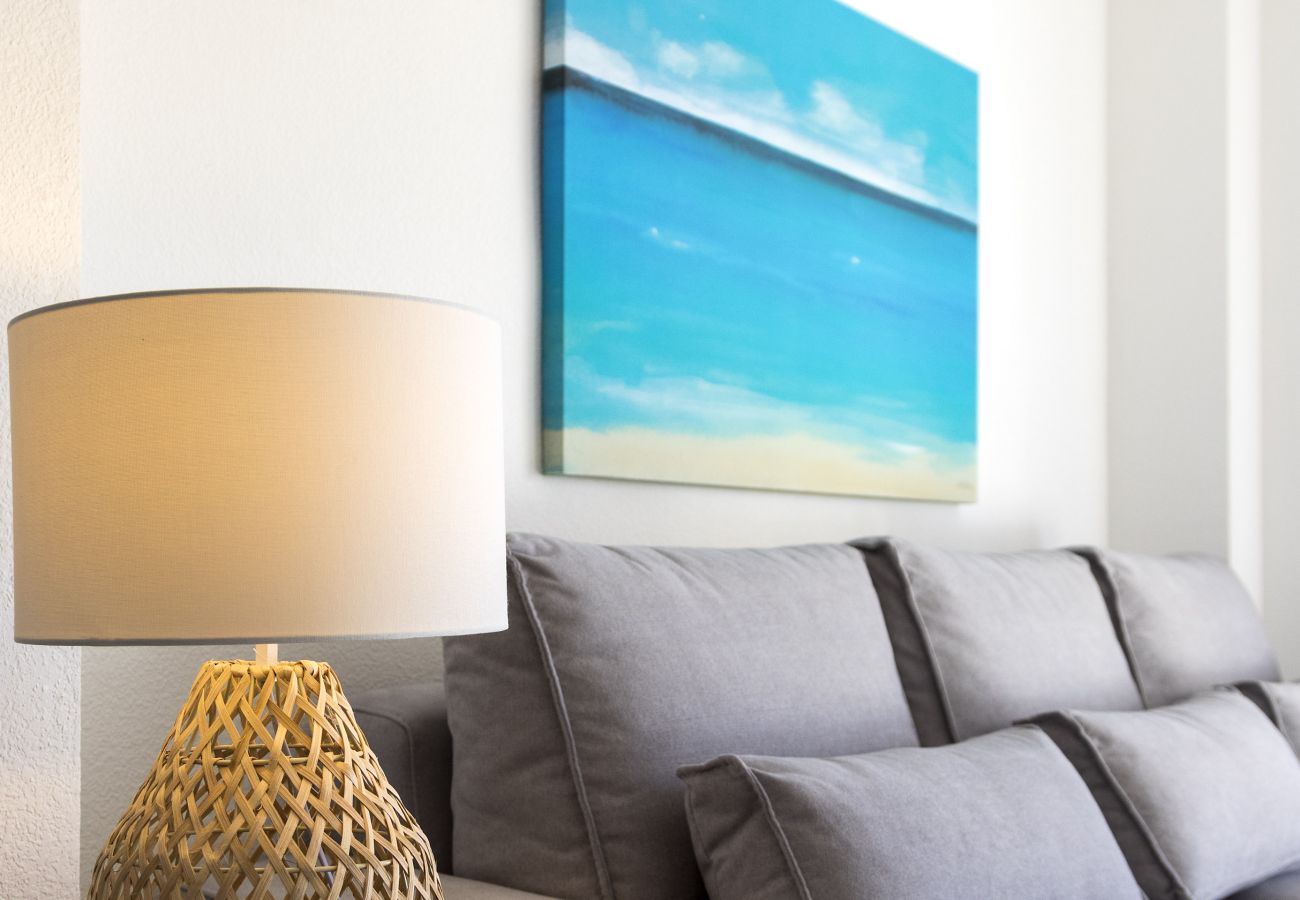 Apartamento en Playa de Gandía - Apartamento con encanto, a pocos metros de la playa. A/A y wifi gratis. Terraza con vistas al mar-ALQUILER SOLO FAMILIAS