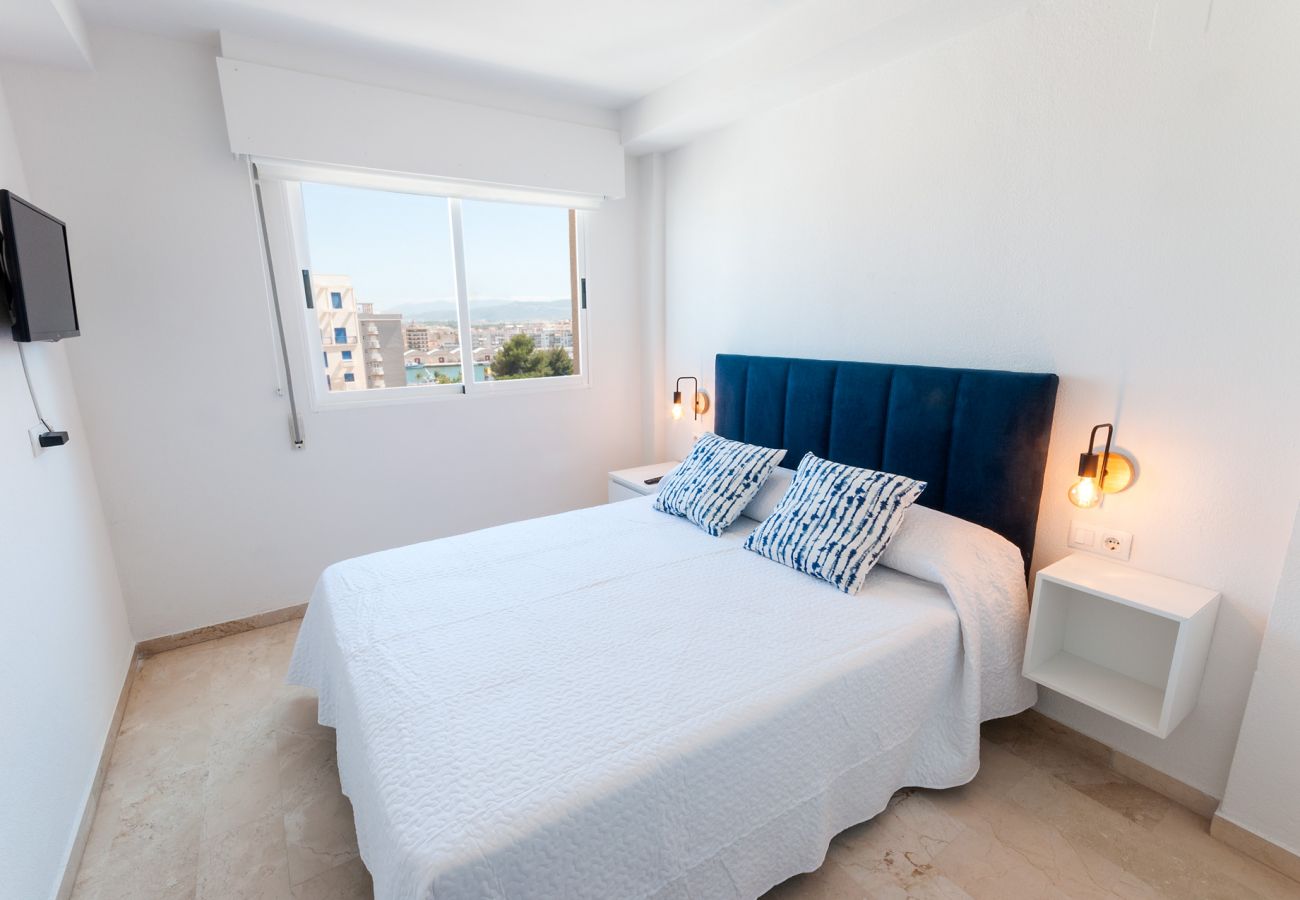 Apartamento en Playa de Gandía - Apartamento con encanto, a pocos metros de la playa. A/A y wifi gratis. Terraza con vistas al mar-ALQUILER SOLO FAMILIAS