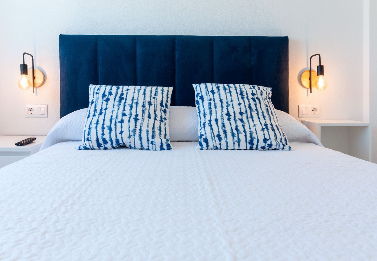 Apartamento en Playa de Gandía - Apartamento con encanto, a pocos metros de la playa. A/A y wifi gratis. Terraza con vistas al mar-ALQUILER SOLO FAMILIAS