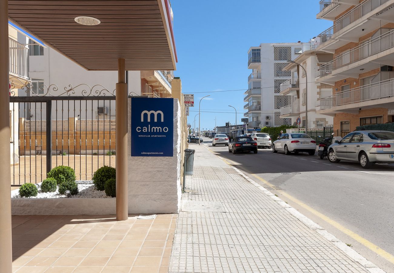 Apartamento en Playa de Gandía - Apartamento con encanto, muy cerca de la playa. A/A wifi. Con terraza-ALQUILER SOLO FAMILIAS