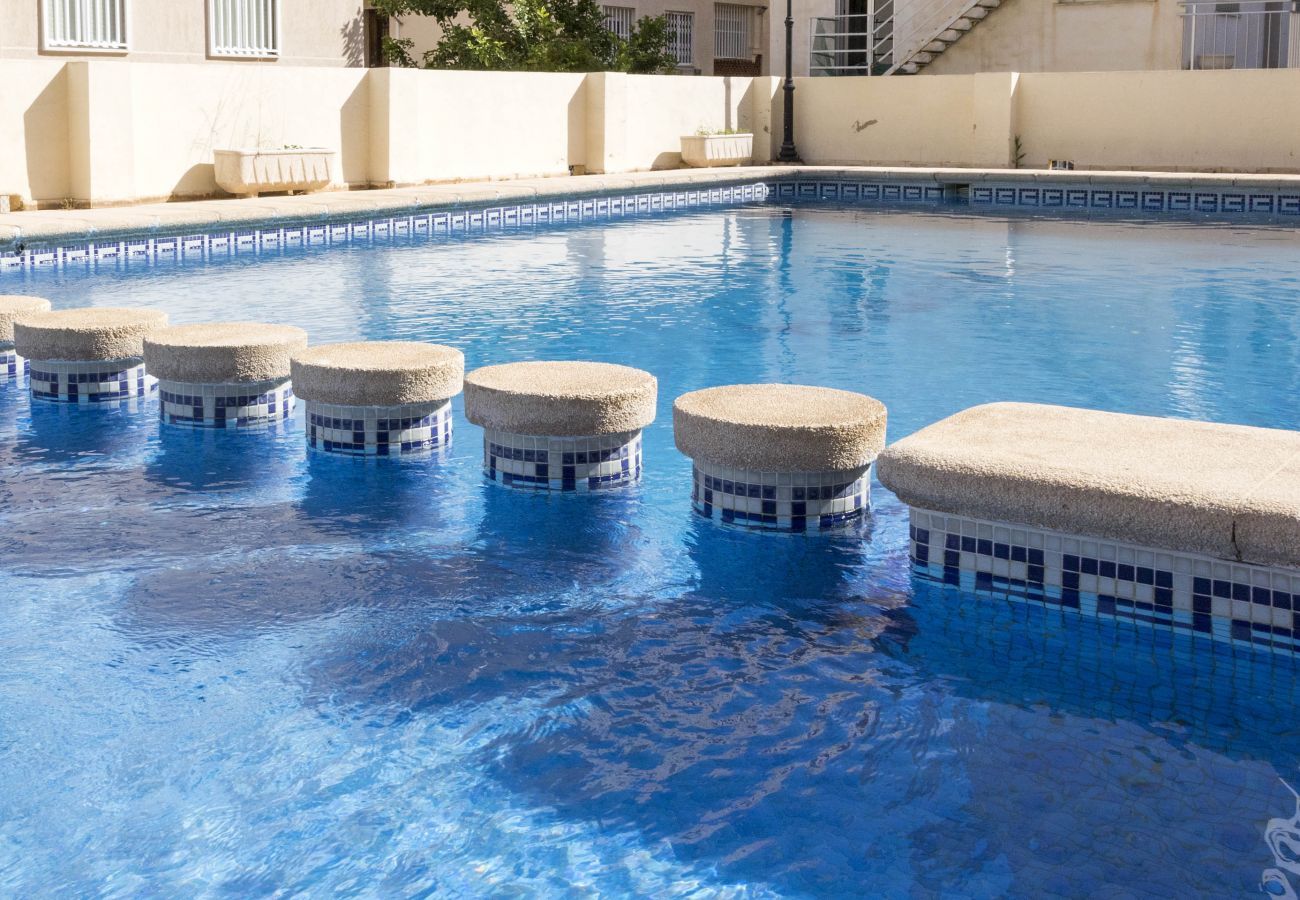 Apartamento en Playa de Gandía - Apartamento con encanto, muy cerca de la playa. A/A wifi. Con terraza-ALQUILER SOLO FAMILIAS