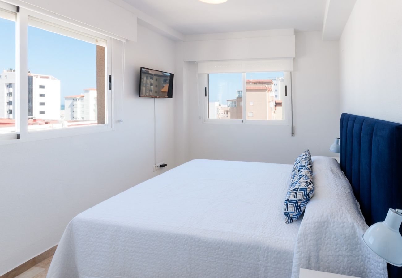 Apartamento en Playa de Gandía - Apartamento con encanto, muy cerca de la playa. A/A wifi. Con terraza-ALQUILER SOLO FAMILIAS