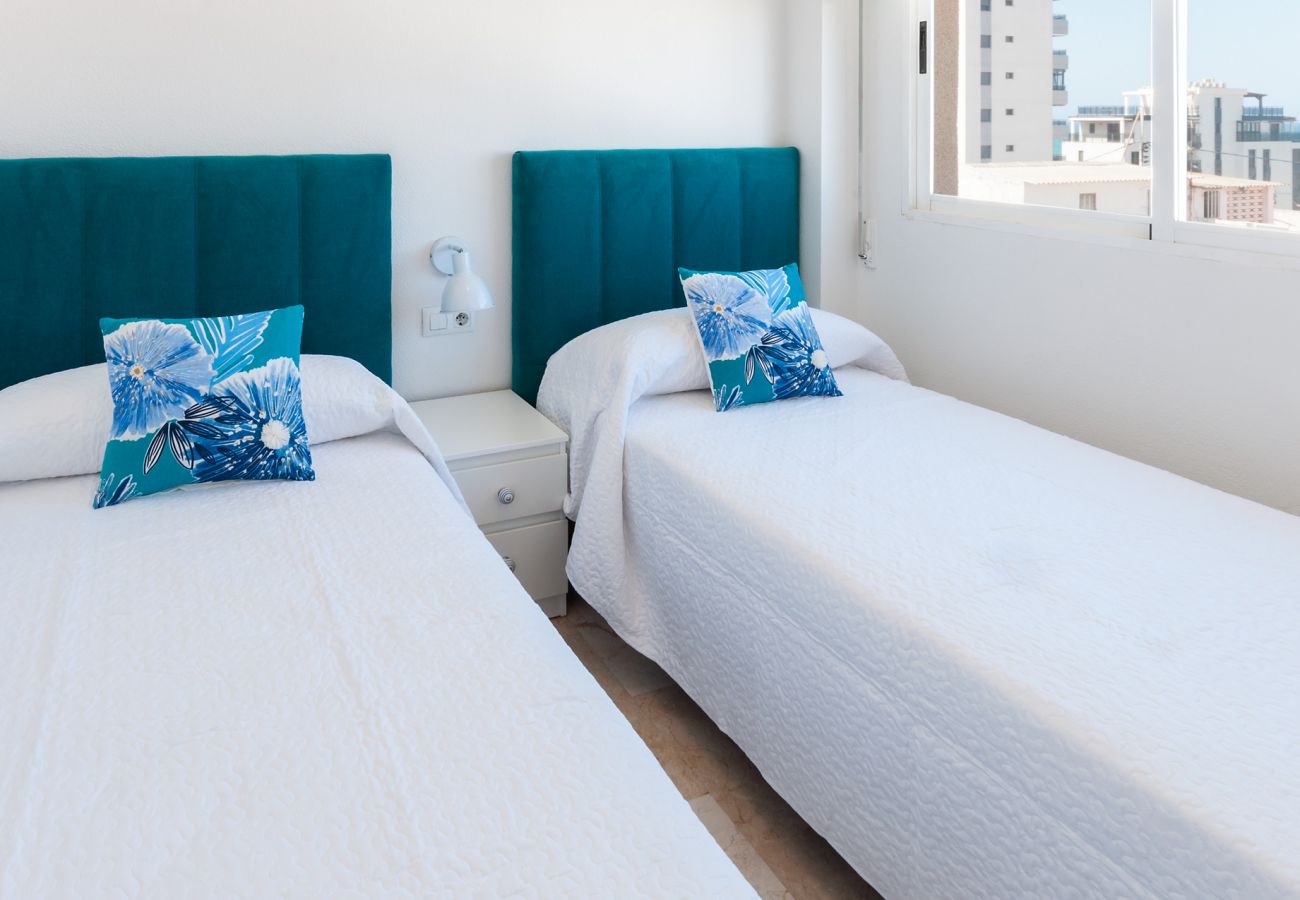 Apartamento en Playa de Gandía - Apartamento con encanto, muy cerca de la playa. A/A wifi. Con terraza-ALQUILER SOLO FAMILIAS