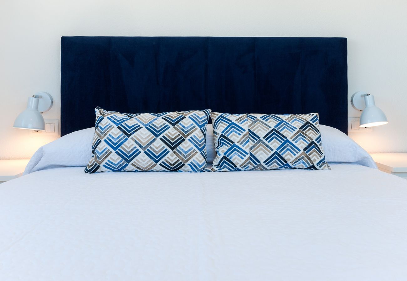 Apartamento en Playa de Gandía - Apartamento con encanto, muy cerca de la playa. A/A wifi. Con terraza-ALQUILER SOLO FAMILIAS