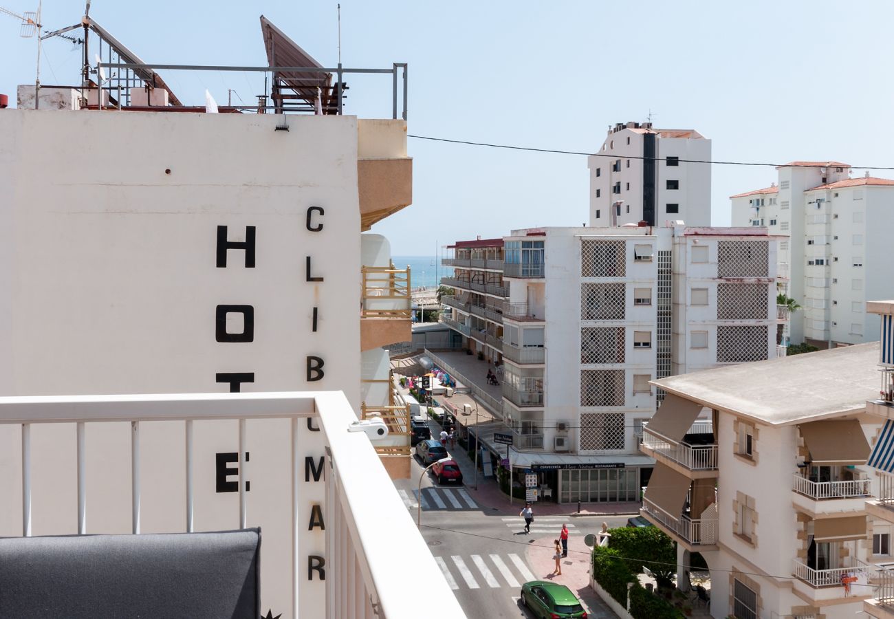 Apartamento en Playa de Gandía - Acogedor con estilo mediterráneo, a pocos metros de la playa. A/A y wifi gratis. Terraza con vistas al mar-ALQUILER SOLO FAMILIAS