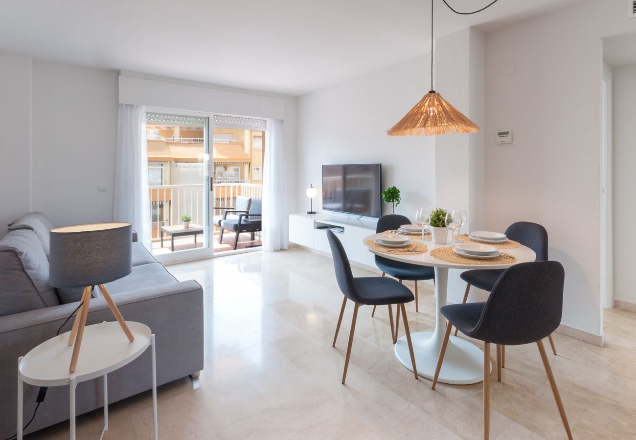 Apartamento en Playa de Gandía - Acogedor con estilo mediterráneo, a pocos metros de la playa. A/A y wifi gratis. Terraza con vistas al mar-ALQUILER SOLO FAMILIAS