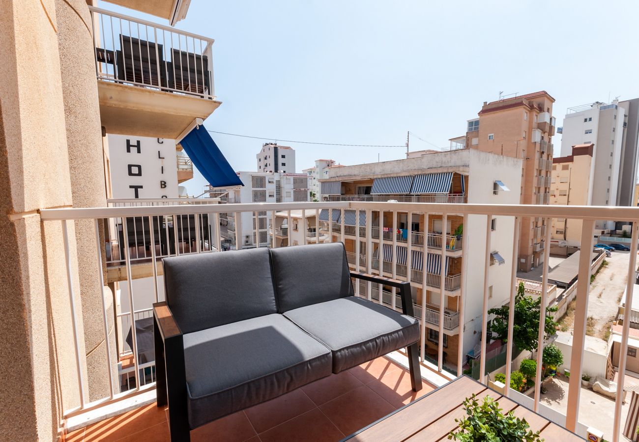 Apartamento en Playa de Gandía - Acogedor con estilo mediterráneo, a pocos metros de la playa. A/A y wifi gratis. Terraza con vistas al mar-ALQUILER SOLO FAMILIAS