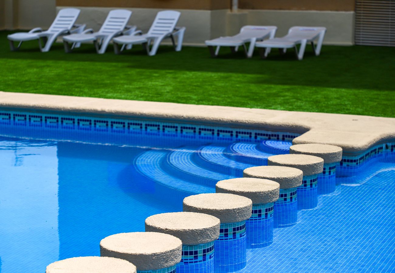 Apartamento en Playa de Gandía - Acogedor con estilo mediterráneo, a pocos metros de la playa. A/A y wifi gratis. Terraza con vistas al mar-ALQUILER SOLO FAMILIAS